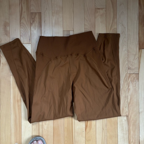 AERIES WORKOUT SET - Picture 3 of 6